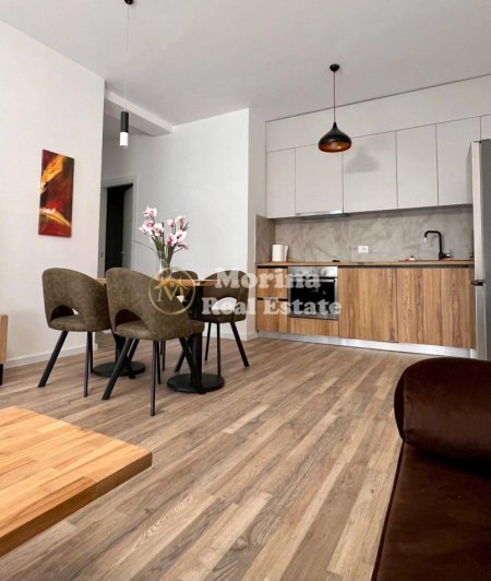 Tirane, jepet me qera apartament 2+1 Kati 10, 150 m² 800 € (Joedan Misja)