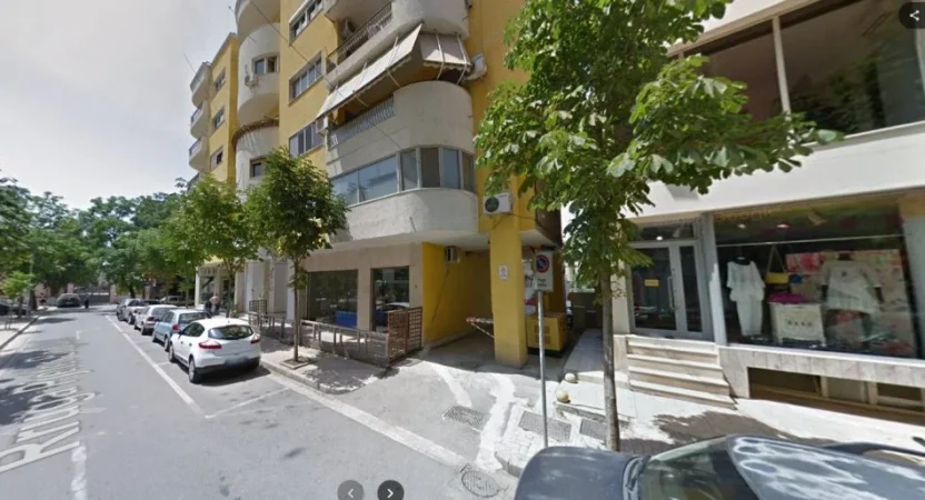 Super mundesi!!! jepet me qera dyqan Kati 0, (122m2+ 129 m2 bodrum), 240 m² 3.500 € (Prane Stadiumit Dinamo)