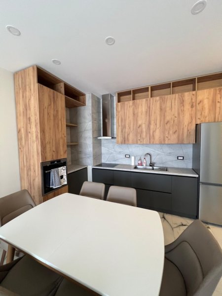 Tirane, jepet me qera apartament 1+1+Ballkon Kati 4, 75 m² 800 € (Vasil Shanto)