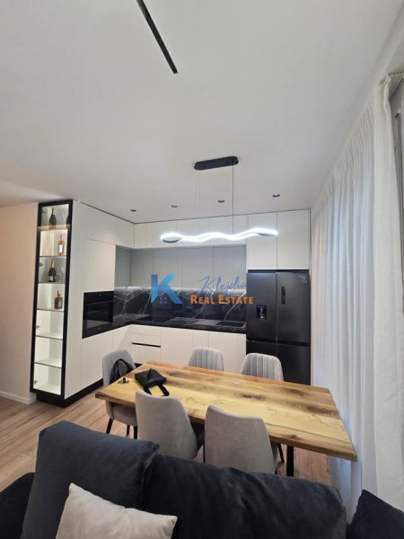 Tirane, jap me qera apartament 2+1+Ballkon Kati 5, 110 m² 1.000 € (Porcelan, Rezidenca Erli)