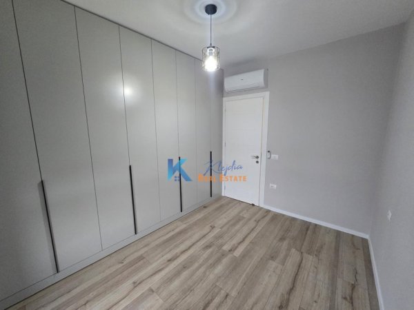 Tirane, jap me qera apartament 2+1+Ballkon Kati 5, 110 m² 1.000 € (Porcelan, Rezidenca Erli)