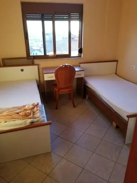 Tirane, jepet me qera apartament 2+1+Ballkon Kati 6, 100 m² 500 € (Rruga "Xhanfize Keko")
