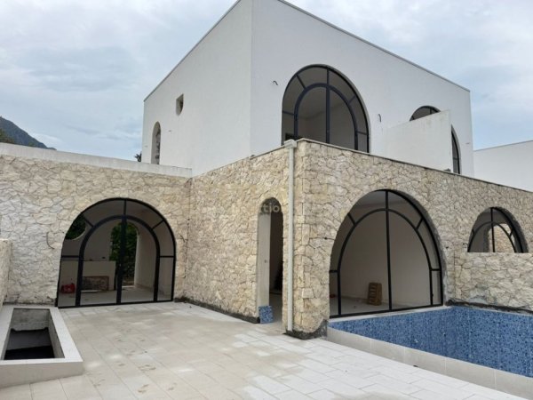 Dhermi - Palase, shitet Vile 3+1 Kati 3, 393 m² 950.000 € 