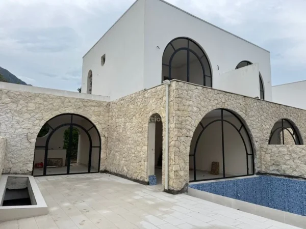 Dhermi - Palase, shitet Vile 3+1 Kati 3, 393 m² 950.000 € 