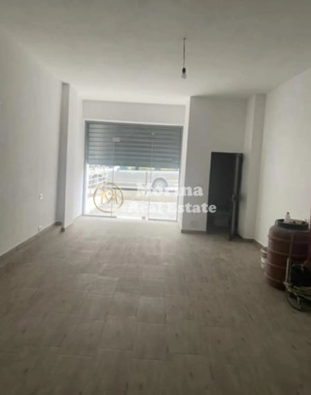 Tirane, jepet me qera ambjent biznesi Kati 0, 50 m² 400 € (Pallati me Shigjeta)