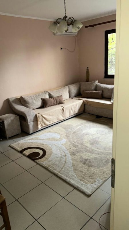 Tirane, jepet me qera apartament 1+1+Ballkon Kati 1, 63 m² 460 € (Rruga&quot;Kavajes&quot;)