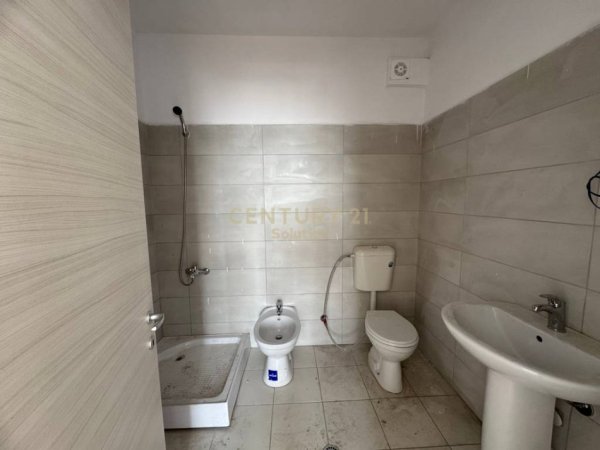 Tirane, shes apartament 3+1+Ballkon Kati 9, 110 m² 170.000 € (Astir)