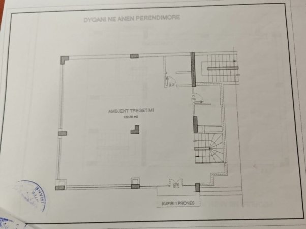 Super mundesi!!! jepet me qera dyqan Kati 0, (122m2+ 129 m2 bodrum), 240 m² 3.500 € (Prane Stadiumit Dinamo)