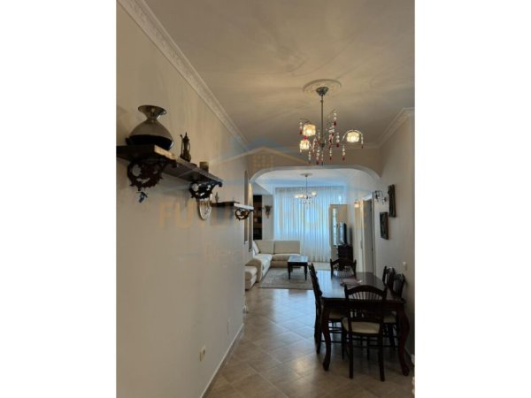 Tirane, jepet me qera apartament 2+1 Kati 2, 100 m² 630 € 