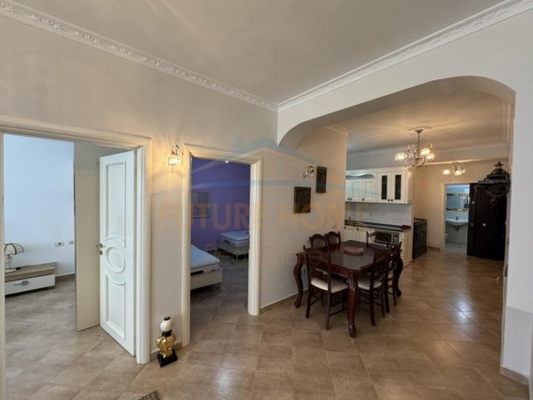 Tirane, jepet me qera apartament 2+1 Kati 2, 100 m² 630 € 