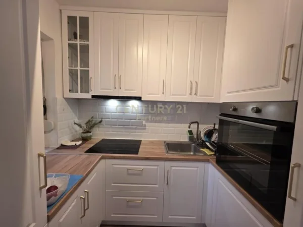 Tirane, shitet apartament 2+1 Kati 3, 80 m² 155.000 € (Materniteti i Ri)