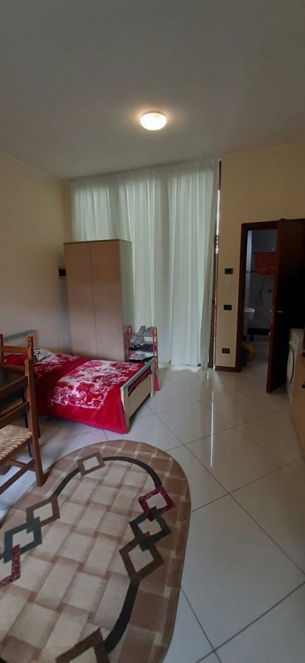 Tirane, jepet me qera apartament 1+1+Ballkon Kati 3, 30 m² 310 € (Rruga &#039;&#039;Dibres&quot;)
