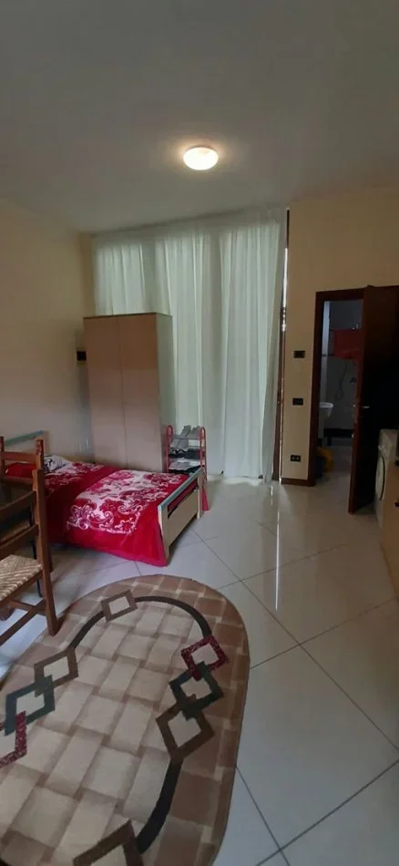 Tirane, jepet me qera apartament 1+1+Ballkon Kati 3, 30 m² 310 € (Rruga ''Dibres")