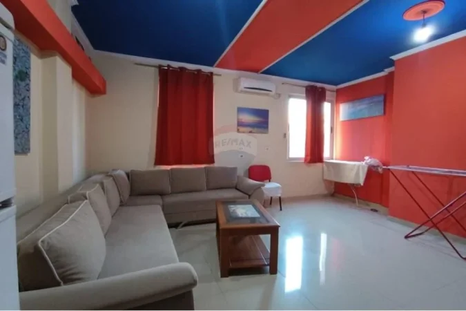 Tirane, shitet garsonier 1+1 Kati 3, 41 m² 102.000 € (Pazari i ri)