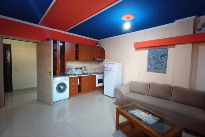 Tirane, shitet garsonier 1+1 Kati 3, 41 m² 102.000 € (Pazari i ri)