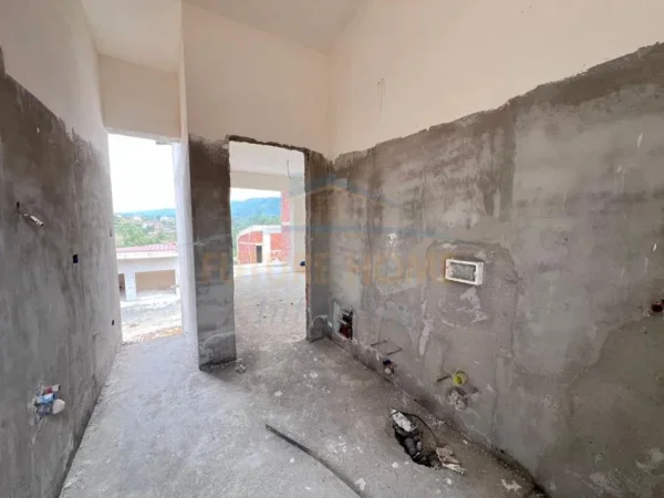 Tirane, shitet Vile 3+1+Ballkon , 200 m² 520.000 € 