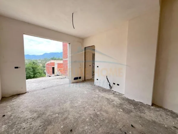 Tirane, shitet Vile 3+1+Ballkon , 200 m² 520.000 € 
