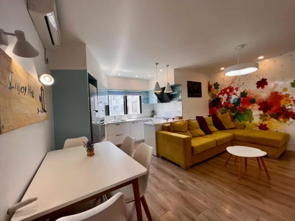 Tirane, jepet me qera apartament 2+1+Ballkon Kati 5, 85 m² 500 € 