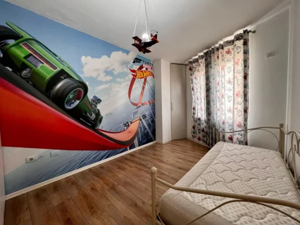 Tirane, jepet me qera apartament 2+1+Ballkon Kati 5, 85 m² 500 € 