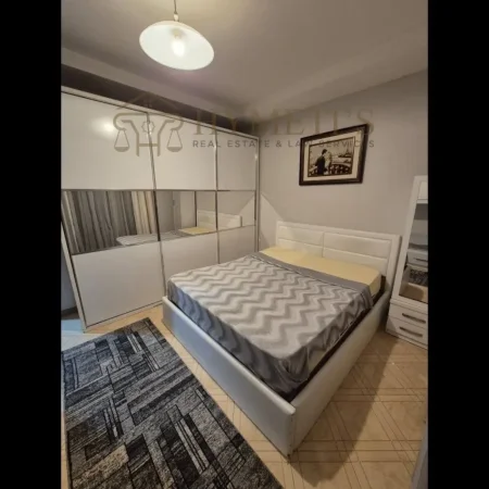Tirane, jepet me qera apartament 1+1 Kati 5, 70 m² 500 € (Rruga 5 Maji)