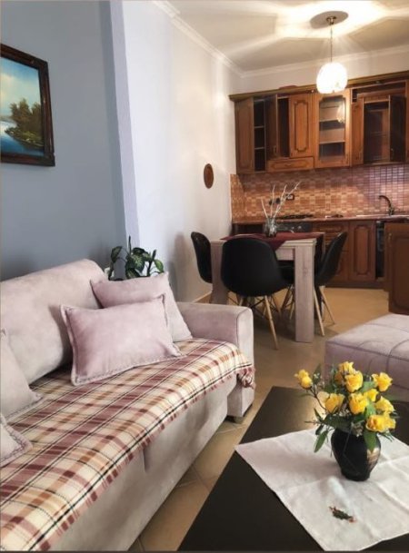 Tirane, jepet me qera apartament 1+1+Ballkon Kati 7, 71 m² 350 € (LAPRAKE)