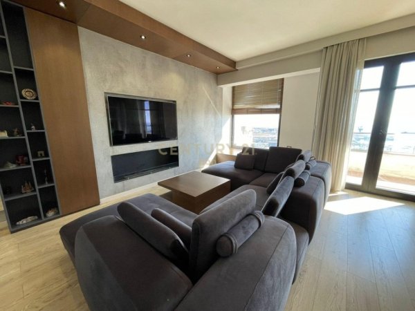 Durres, jepet me qera apartament 2+1 Kati 12, 120 m² 750 € (Rruga e re e Portit Durres)
