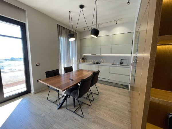 Durres, jepet me qera apartament 2+1 Kati 12, 120 m² 750 € (Rruga e re e Portit Durres)
