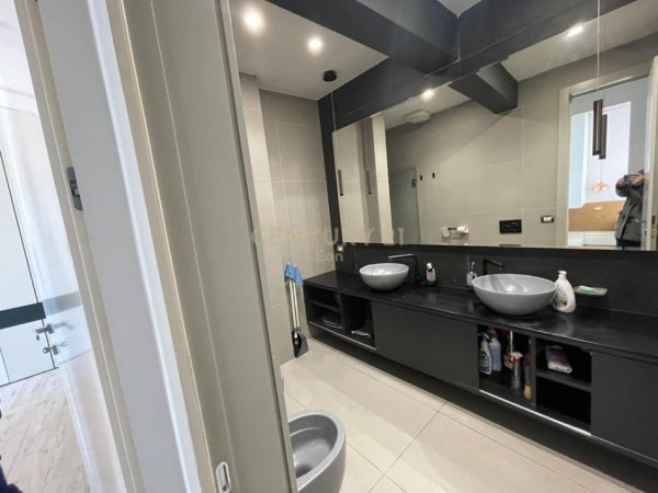 Durres, jepet me qera apartament 2+1 Kati 12, 120 m² 750 € (Rruga e re e Portit Durres)