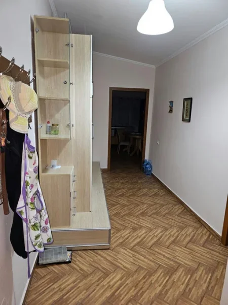 Tirane, jepet me qera apartament 2+1+Ballkon , 90 m² 560 € (Rruga"Ali Demi")