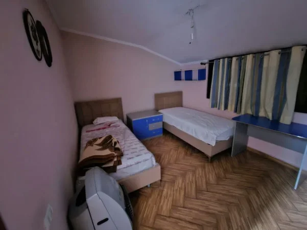 Tirane, jepet me qera apartament 2+1+Ballkon , 90 m² 560 € (Rruga"Ali Demi")