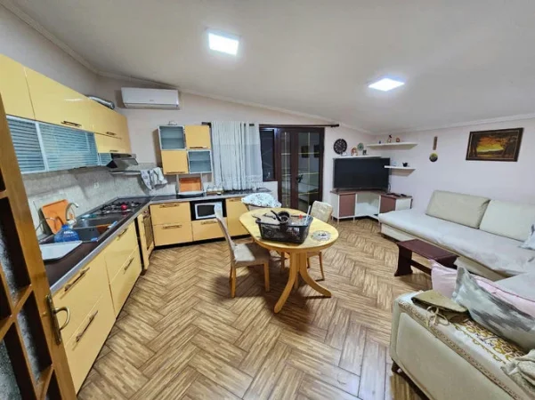 Tirane, jepet me qera apartament 2+1+Ballkon , 90 m² 560 € (Rruga"Ali Demi")