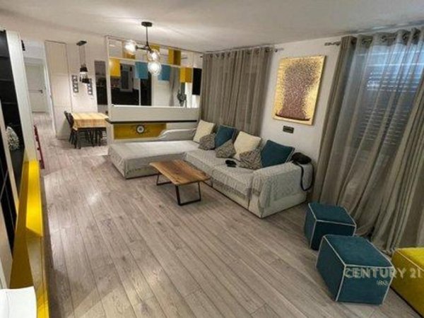 Tirane, shes apartament 3+1 Kati 3, 129 m² 280.000 € (RRUGA E DURRESIT)