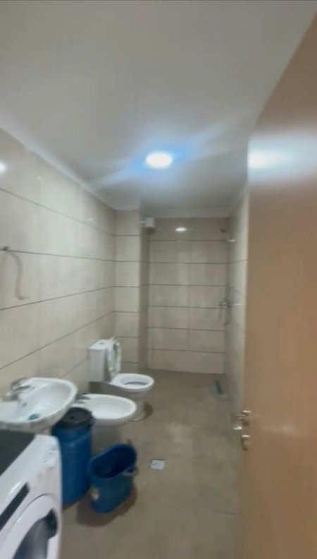 Tirane, jepet me qera apartament 3+1+Ballkon Kati 3, 117 m² 450 € (Rruga &quot;5 Maji&quot;)