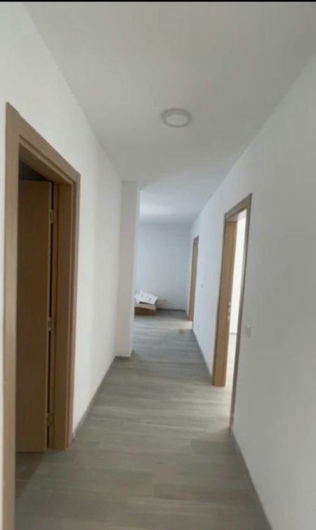 Tirane, jepet me qera apartament 3+1+Ballkon Kati 3, 117 m² 450 € (Rruga &quot;5 Maji&quot;)