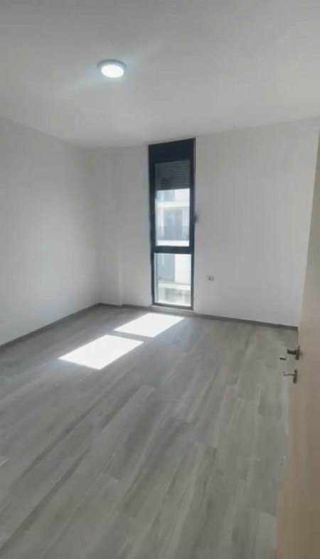 Tirane, jepet me qera apartament 3+1+Ballkon Kati 3, 117 m² 450 € (Rruga &quot;5 Maji&quot;)