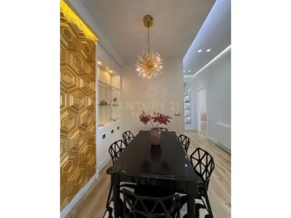 Tirane, jepet me qera apartament 2+1+Ballkon Kati 21, 130 m² 2.500 € (Stadiumi Qemal Stafa)