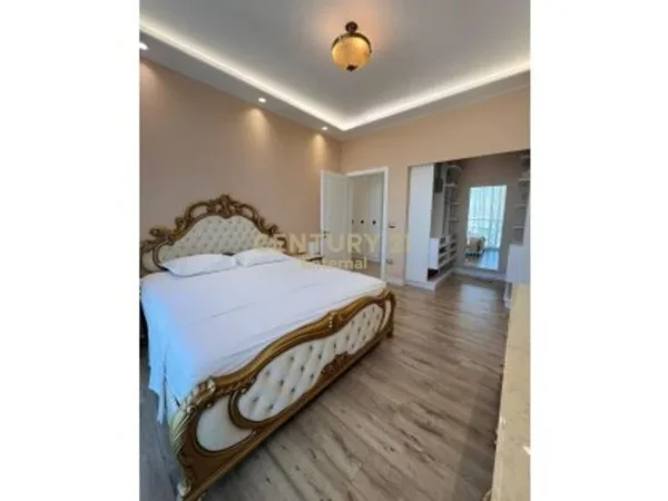 Tirane, jepet me qera apartament 2+1+Ballkon Kati 21, 130 m² 2.500 € (Stadiumi Qemal Stafa)