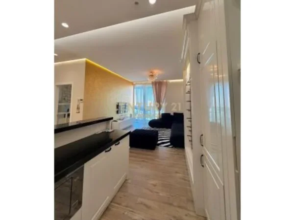 Tirane, jepet me qera apartament 2+1+Ballkon Kati 21, 130 m² 2.500 € (Stadiumi Qemal Stafa)