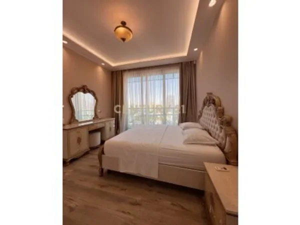 Tirane, jepet me qera apartament 2+1+Ballkon Kati 21, 130 m² 2.500 € (Stadiumi Qemal Stafa)