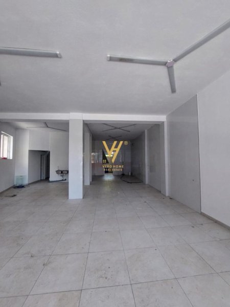 Tirane, jepet me qera dyqan Kati 0, 105 m² 800 € (PAZARI I RI)