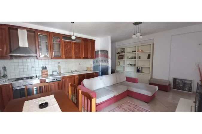 Tirane, shes apartament 1+1+Aneks+Ballkon Kati 4, 65 m² 143.500 € (Drejtoria e Higjenes)