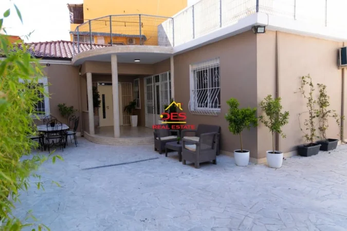 Vlore, jepet me qera shtepi 2+1+Ballkon Kati 0, 124 m² 700 € (Rruga Dreshovica)
