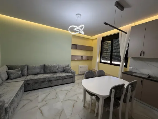 Tirane, jepet me qera apartament 1+1+1 post parkim Ballkon Kati 2, 73 m² 600 € (Selite)