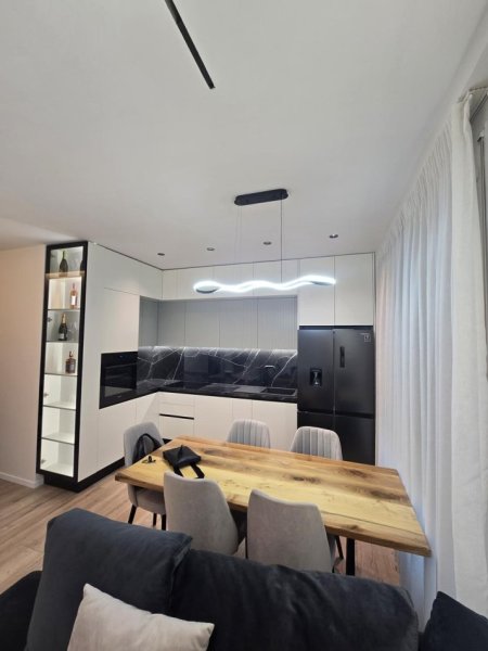 Tirane, jepet me qera apartament 2+1+Aneks+Ballkon Kati 5, 110 m² 1.000 € (XHANFIZE KEKO)