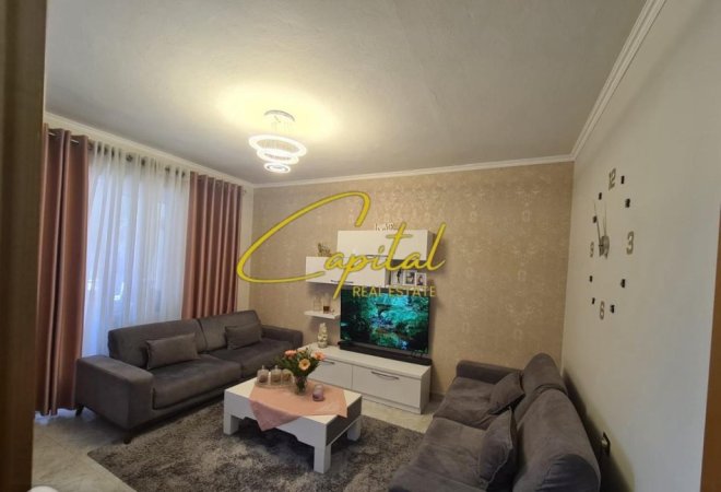 Tirane, jepet me qera apartament 1+1 Kati 5, 70 m² 550 € (RRUGA KONGRESI I MANASTIRIT)