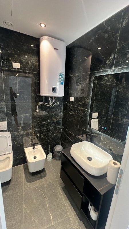 Qera Apartament 2+1+2 te Kompleksi Lake View, Tirana - 150.000L | 125 m²