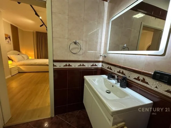 Tirane, jepet me qera apartament 2+1 Kati 4, 108 m² 1.500 € (Petro Nini)