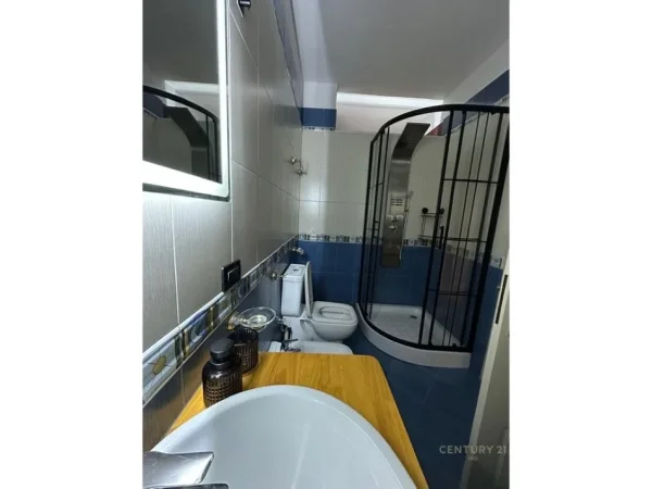 Tirane, jepet me qera apartament 2+1 Kati 4, 108 m² 1.500 € (Petro Nini)