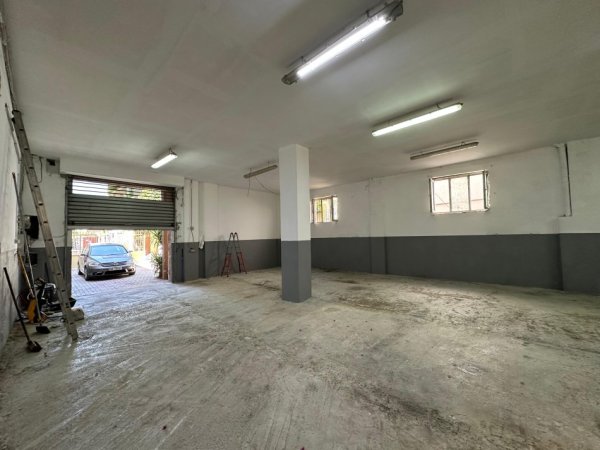 Tirane, jepet me qera magazine Kati 0, 260 m² 2.000 € (Rruga Siri Kodra)