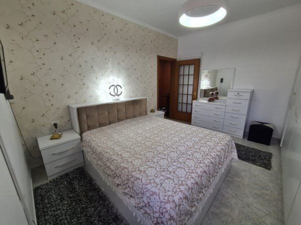 Tirane, jepet me qera apartament 1+1+Ballkon Kati 5, 70 m² 560 € (Rr.Kongresi Manastirit/Gjimnazi Andon Zako Cajupi)
